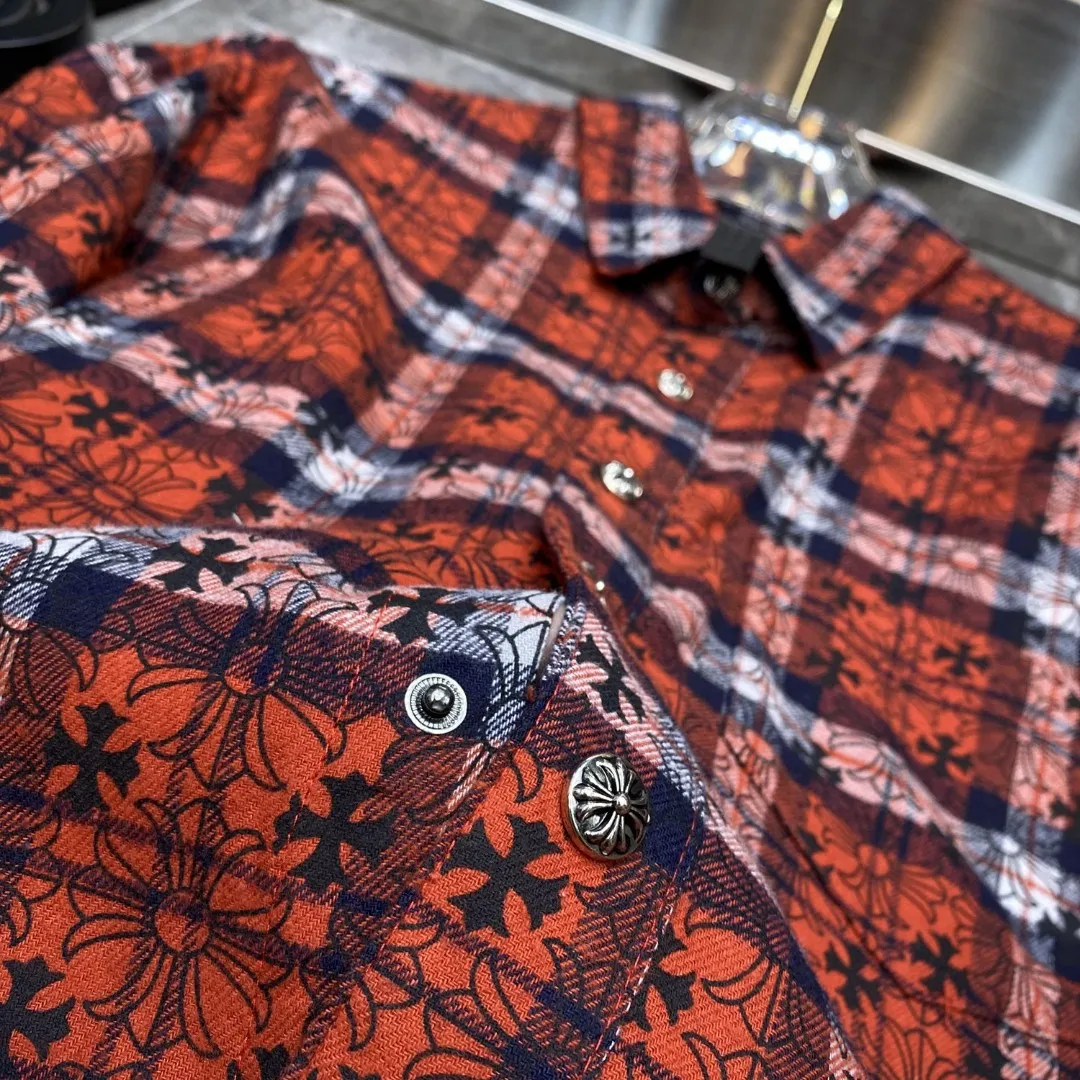 P296 Chrome Hearts 🍁Spring shirt series🍁 Spring classic patchwork leather full cross dark pattern silver button plaid shirt, whole body plaid alignment, cuffs sheepskin upper and lower alignment, original molding, customized version of bronze silver four-buttons, specially customized version of high gram weight original shirt fabric, can be worn as a jacket or as a base, a must-have clothing artifact 🌈Recommended colors: dark blue red 🌈 Size: S, M, L, XL